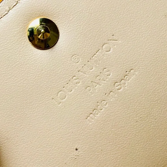 EUC Louis Vuitton Cream Envelope Carte de Visite Monogram Vernis Wallet - Picture 13 of 15
